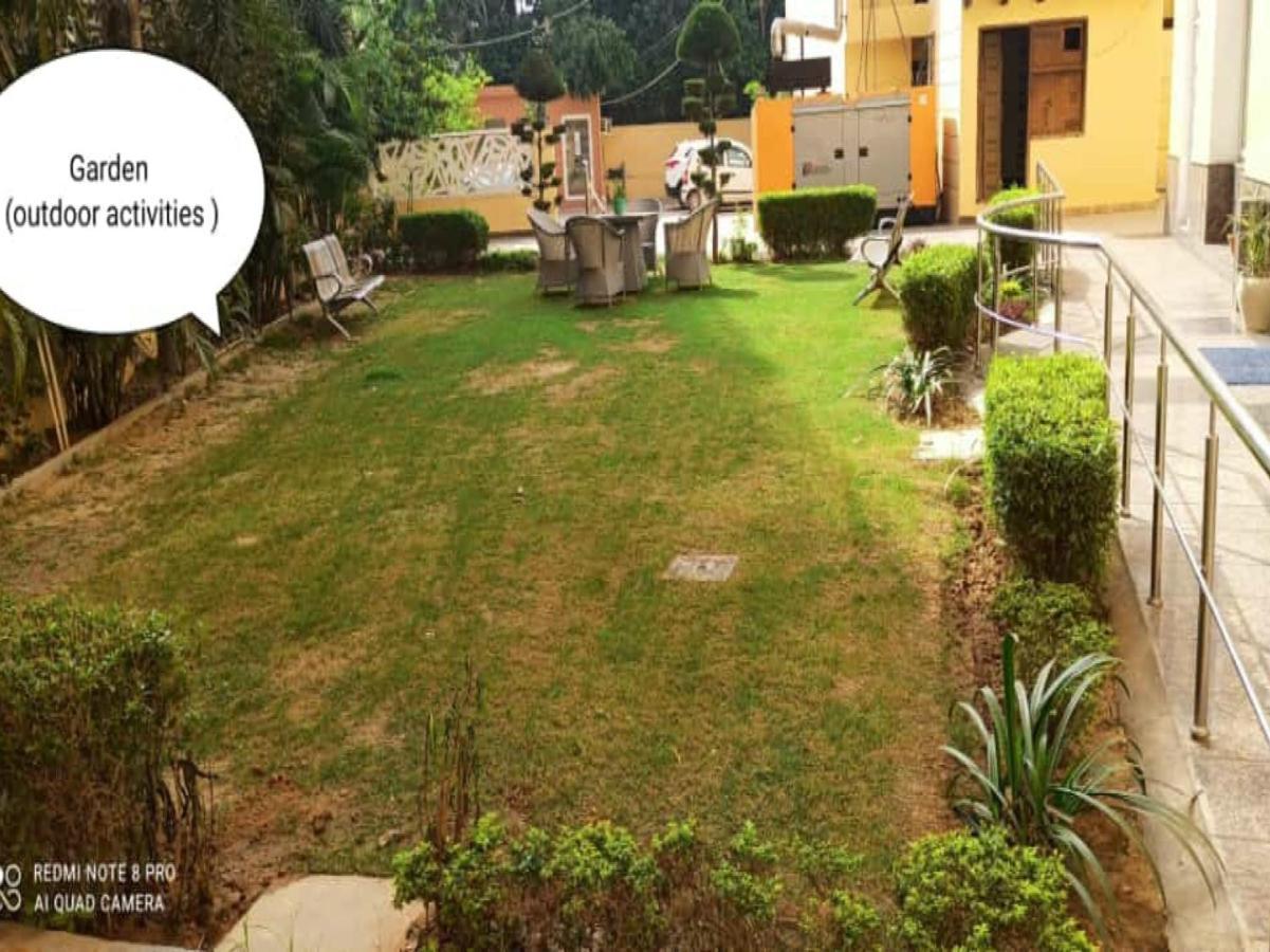 Oyo 74401 Aster Garden Suites Delhi Zewnętrze zdjęcie