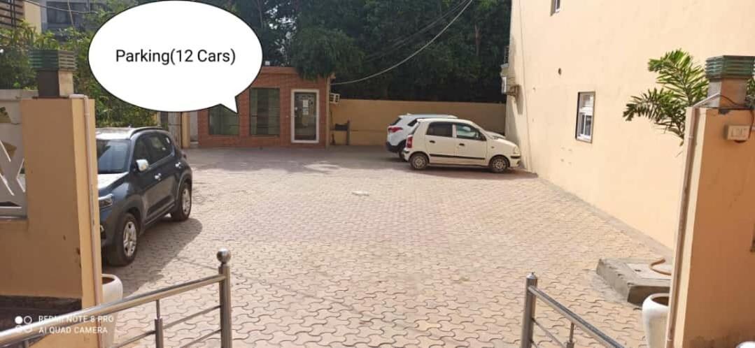 Oyo 74401 Aster Garden Suites Delhi Zewnętrze zdjęcie